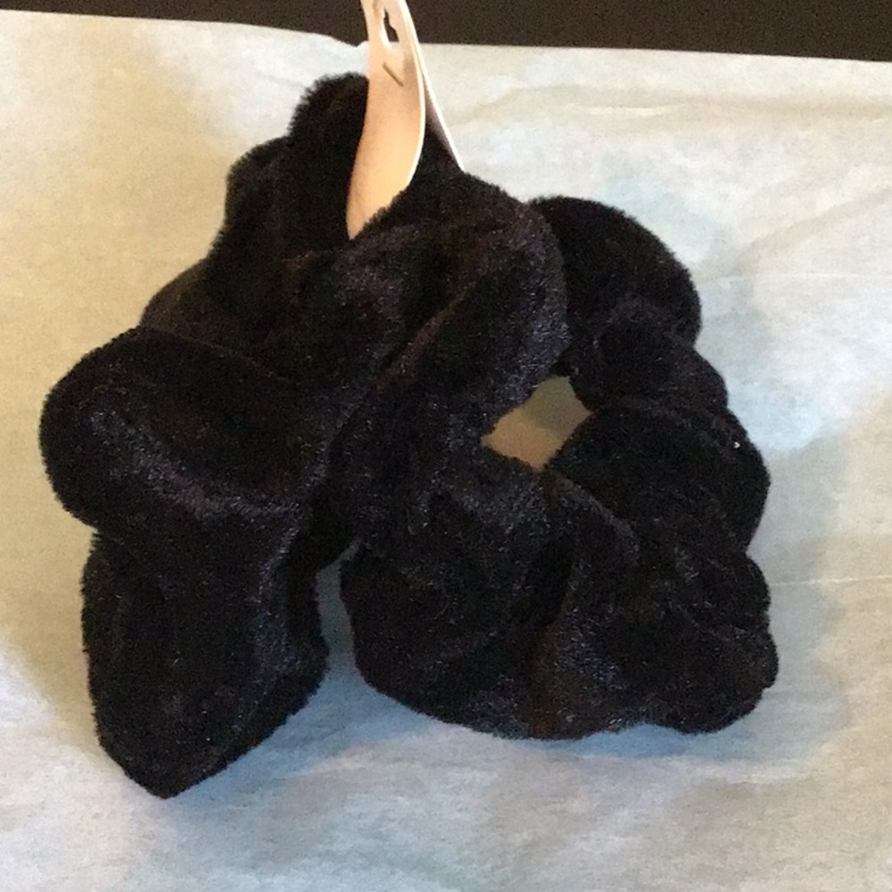 Black Velvet Hair Scrunchies 2 Pack New - Picture 2 of 3